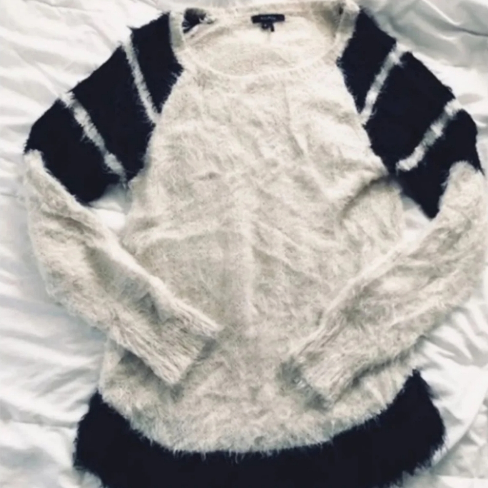 NWT Women's Oversized Sweater Size Small